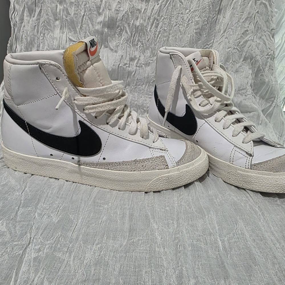 Nike Women's White and Black High-Top Sneakers Size 7